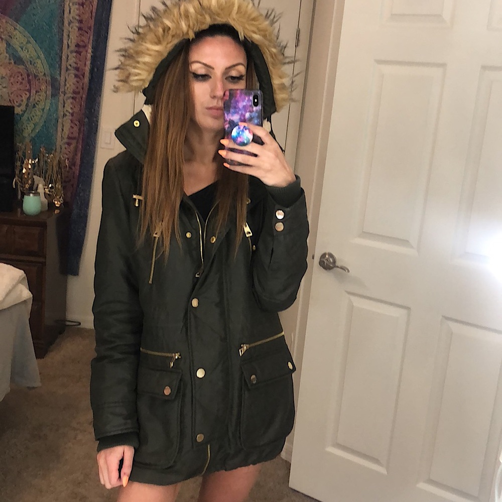 Guess - Size Medium - Olive Color ❤️
